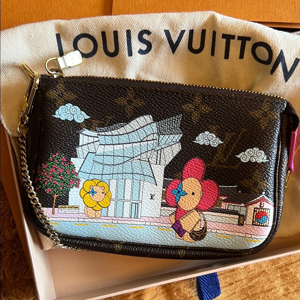 Louis Vuitton mono mini Pochette Xmas-Seoul Korea 2022🇰🇷